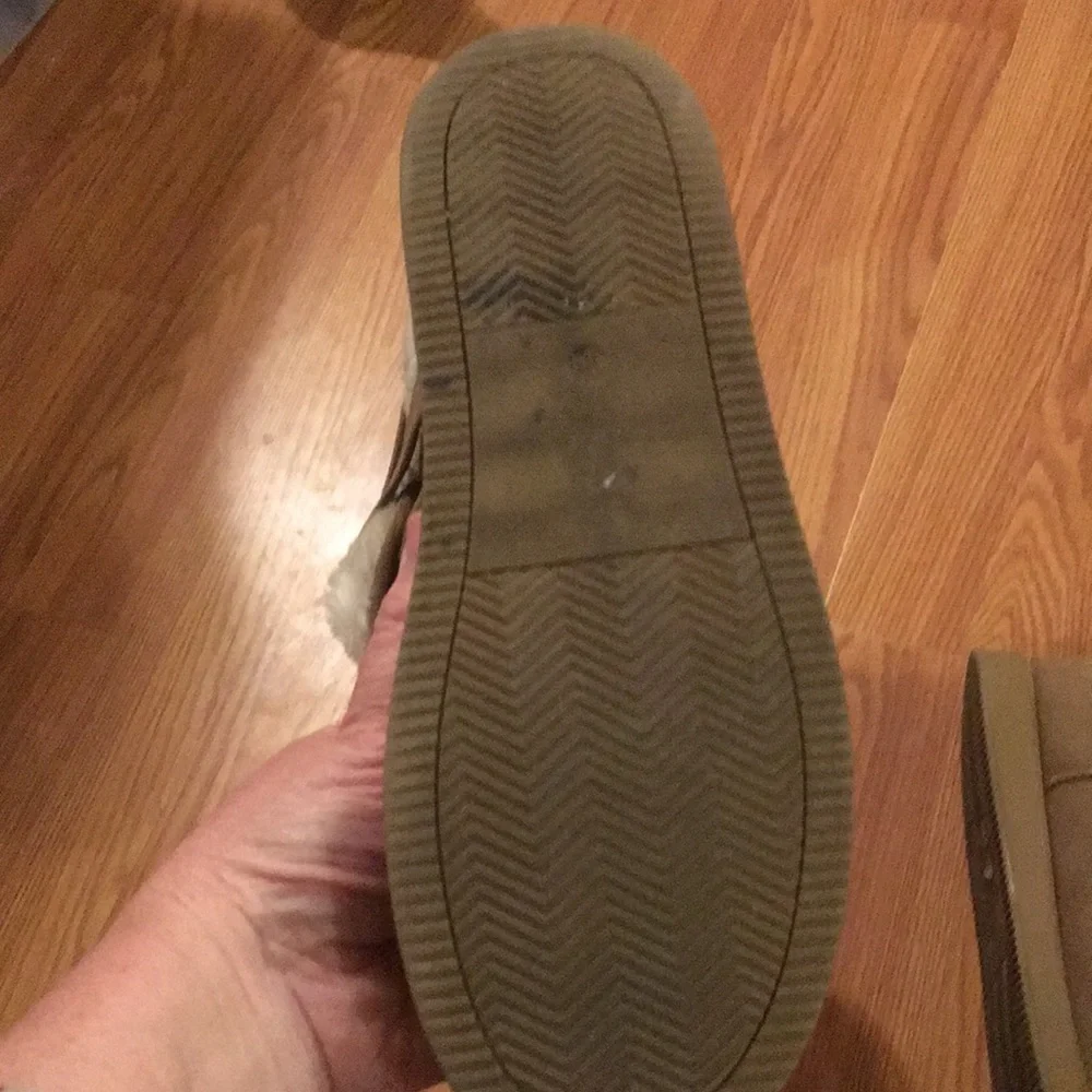 G by Guess Fur lined boots size 9 M (Z)